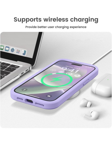 iPhone 12 Pro i lila gummiskal som visar trådlös laddning med skärmvy och tillbehör