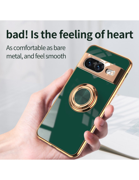 Svart skal för Google Pixel 8a med ringhållare, hålls i hand med fokus på ringens detalj