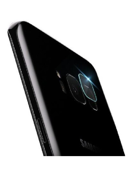Detaljvy av Samsung S8 Plus med linsskydd installerat på kameran