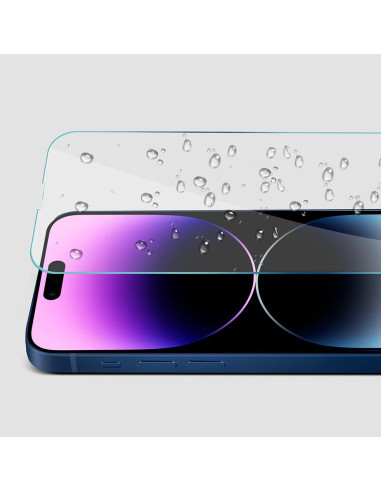Närbild av svart iPhone 16 Pro skal med härdat glas och vattendroppar, visat ovanifrån