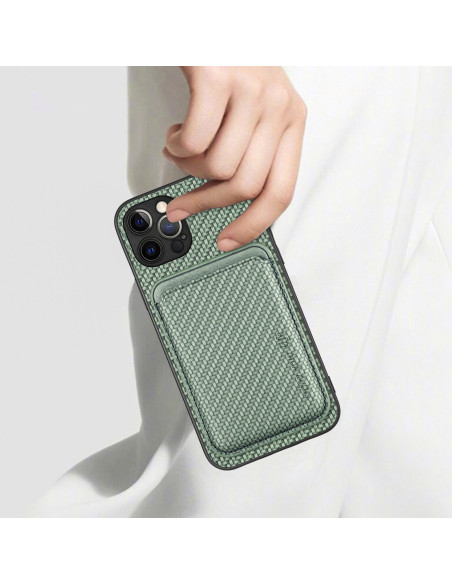 Grön iPhone 12 Pro Max skal med korthållare, hålls i hand med kort i facket