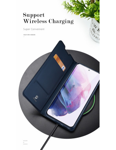 Blått Samsung S23 FE-skal med kortfack, visat öppet med telefon och kort, trådlös laddning aktiv