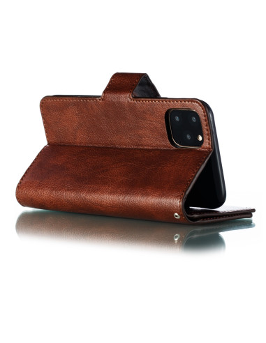 Brunt plånboksfodral för iPhone 11 Pro Max sett från sidan med stängd design och kortfack synliga