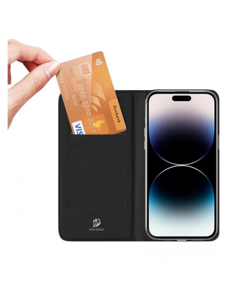 Svart Flipfodral Skin Pro för iPhone 16 Pro Max med kortfacket i fokus och telefonen synlig