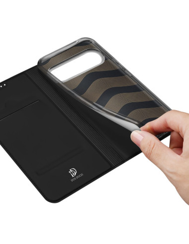 Svart flipfodral för Google Pixel 8a med öppet lock och mönstrad insida, kortfack synligt
