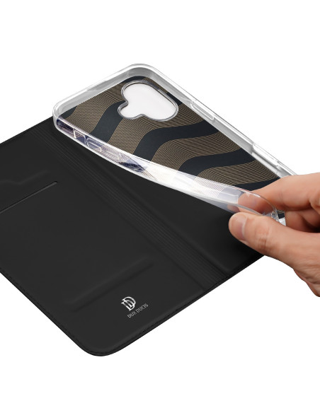 Detaljvy av iPhone 16 flipfodral med transparent baksida och kortfack, hålls öppet med handen
