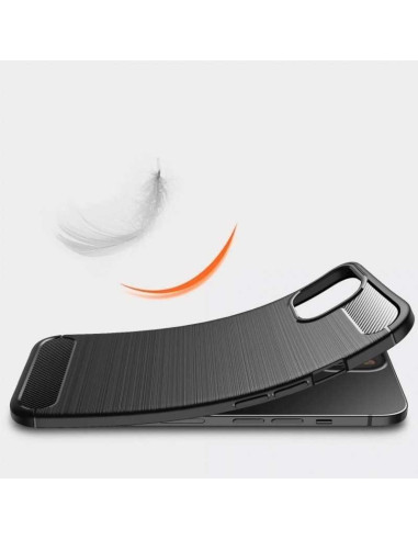 iPhone 15 SlimCarbon-skal i svart, sett från sidan med böjd form och texturerad yta