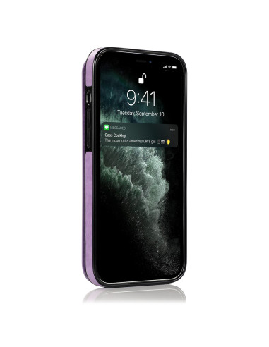 Lila iPhone 13 Mini skal med korthållare, sett från sidan med skärmen tänd och med meddelanden