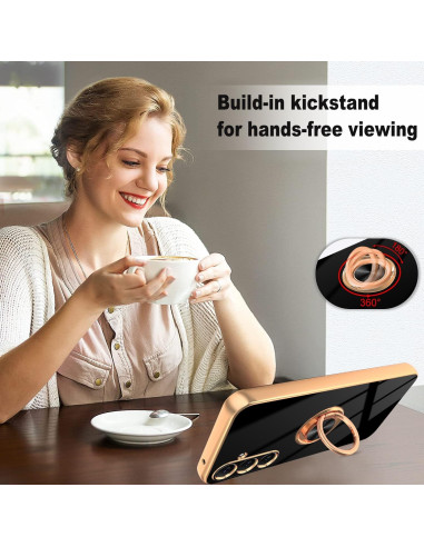 Svart skal med ringhållare, visat i användning med kvinna som håller telefonen och dricker kaffe