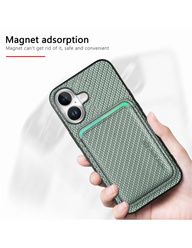 Grönt stöttåligt skal för iPhone 16 med magnetisk korthållare, hålls i handen med fokus på texturen