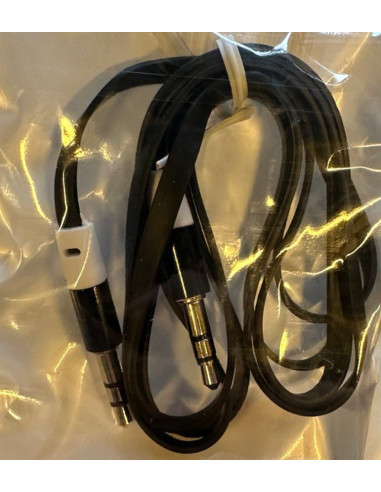 Svart 3,5 mm AUX-ljudkabel med tydliga kontakter, insvept i plastförpackning