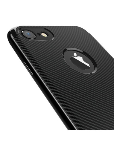 Detaljvy av iPhone 8 / SE (2020 & 2022) stöttåligt skal i svart fullcarbon med kamerautskärning