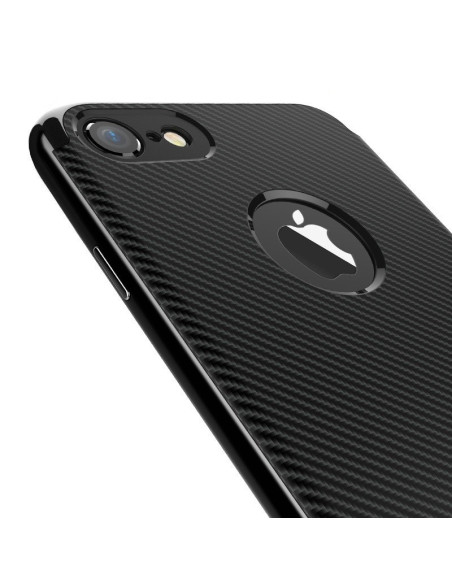 Detaljvy av iPhone 8 / SE (2020 & 2022) stöttåligt skal i svart fullcarbon med kamerautskärning