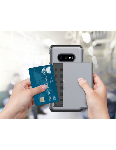 Närbild av Samsung S10e skal med kortfack, hålls i handen med ett kort insatt