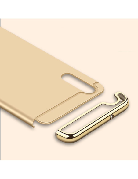 Detaljvy av det guldiga stötdämpande skalet för Huawei P30 Pro, med fokus på kanten