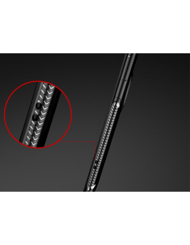 Detaljvy av svart stöttåligt skal för Huawei P30 som visar sidokanten med mönster och knappar