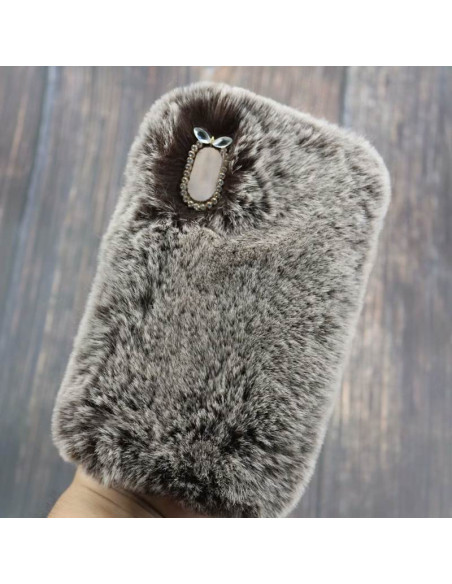 Gosigt och fluffigt skal för iPhone XS Max med dekorativt spänne på baksidan