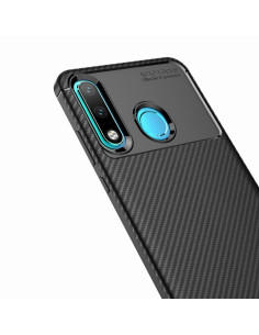 Detaljvy av Huawei P30 Lite med FullCarbon V4-skal, fokus på kamerautskärning och karbonfiberdesign 2