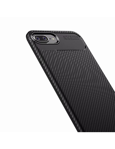Närbild av Huawei Y6 2018 FullCarbon V4-skalets baksida med textur och kamerautskärning