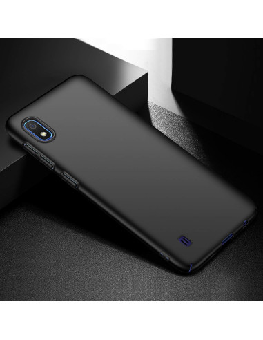 Mattsvart skal för Samsung A10, sett snett bakifrån med fokus på sidor och knappar