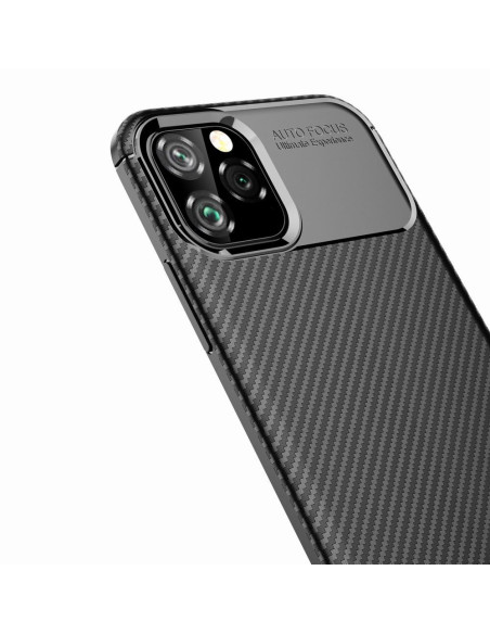 Närbild av iPhone 11 skal i svart fullcarbon med skydd för kameran