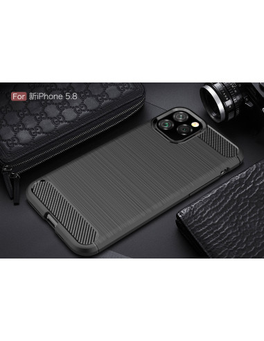 SlimCarbon-skal för iPhone 11 Pro, sett bakifrån med kolfibertextur och kamerautskärning