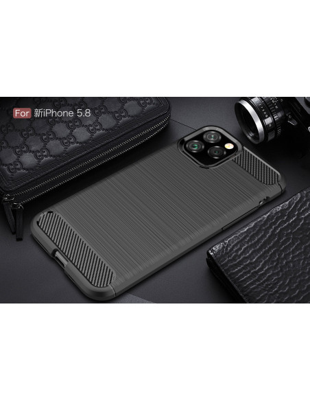 SlimCarbon-skal för iPhone 11 Pro, sett bakifrån med kolfibertextur och kamerautskärning