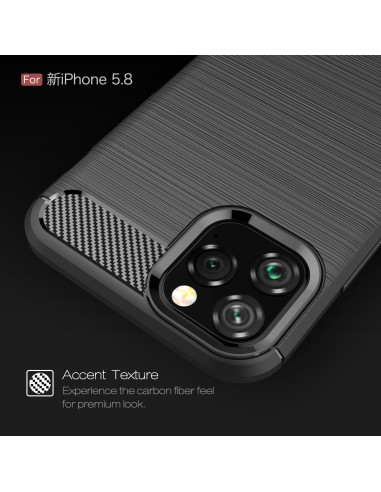 Närbild av SlimCarbon-skal för iPhone 11 Pro som visar kolfibertextur och kamerautskärning