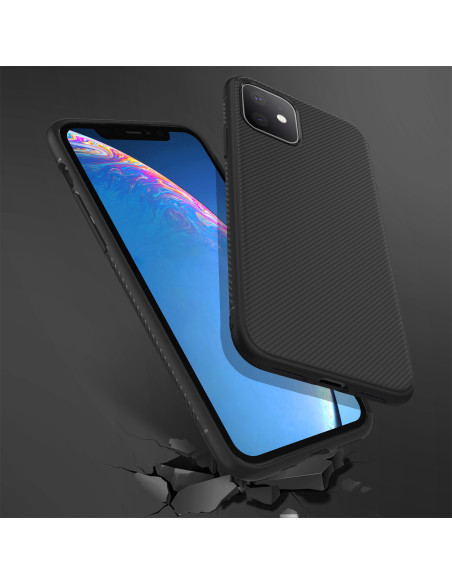 iPhone 11 skal i fullcarbon med ribbad yta, visat snett framifrån och bakifrån