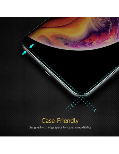 Detaljvy av iPhone 11 med privacy härdat glas som visar kantutrymmet för fodralkompatibilitet