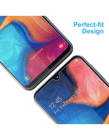 Närbild av Samsung A20e med skärmskydd, tydlig visning av skärmens övre del och notch-design