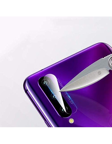 Detaljvy av transparent linsskydd som appliceras på Huawei P Smart Pro