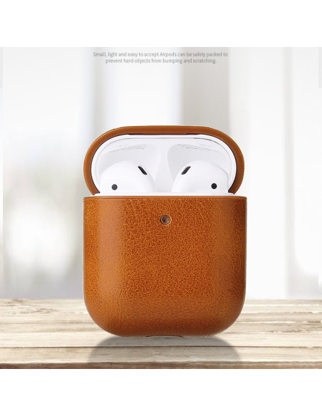 Fodral i brunt PU-läder med öppet lock och AirPods helt synliga, sett framifrån