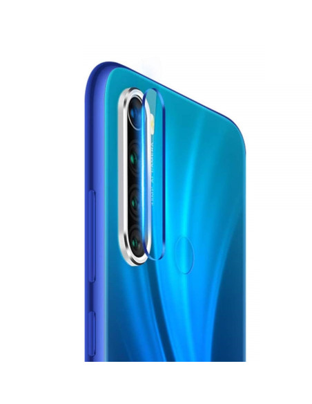 Transparent linsskydd monterat på baksidan av en blå Redmi Note 8