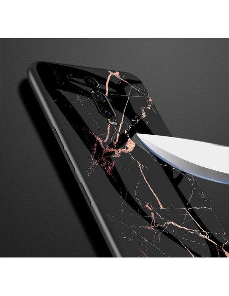 Detaljvy av marmorskal för Xiaomi Mi 9T och 9T Pro med svart och rosa marmorering