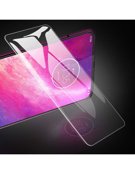 Motorola One Hyper härdat glas i en elegant vy ovanför telefonens skärm