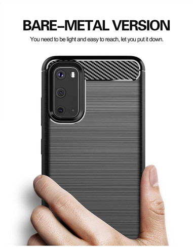 Samsung S20 SlimCarbon skal i TPU, hålls i hand med fokus på baksidan och textur
