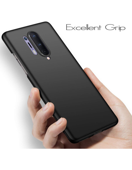 Mattsvart skal för OnePlus 8 Pro i hand med fokus på grepp och design