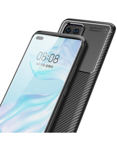 Närbild av Huawei P40 Pro med FullCarbon V4-skal, visar karbonfiberdesign och kamerautskärning