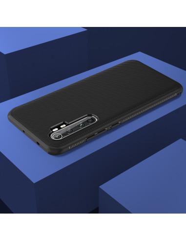 Xiaomi Mi Note 10 Lite skal i karbonfiberdesign, sett snett bakifrån med fokus på kamerautskärning