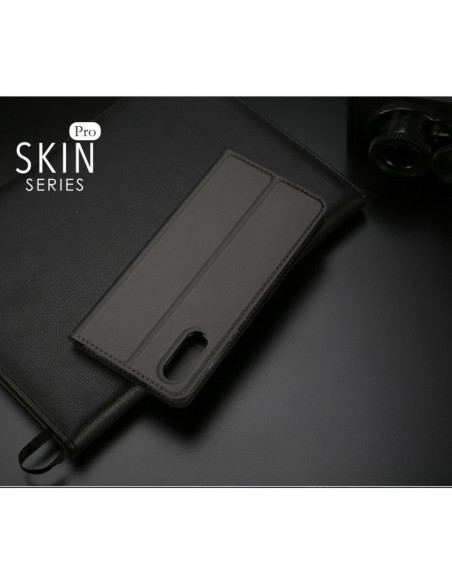 Detaljvy av det svarta Flipfodralet Skin Pro för Xiaomi Mi 10 Pro, med kortfack och stängd design