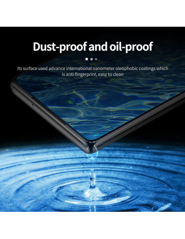 Samsung Note 20 härdat glas, detalj av ytan med vattenavvisande egenskaper