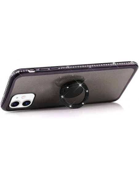 Svart iPhone 12 skal med ringhållare och strass, sett bakifrån med fokus på ringhållaren