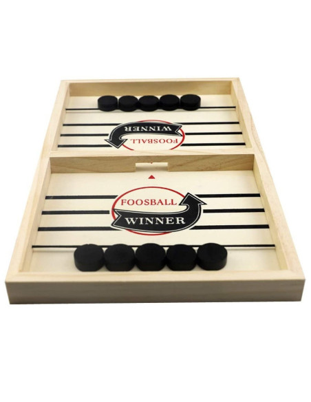 Brädspel SlingPuck med puckar placerade på spelplanen, vy framifrån