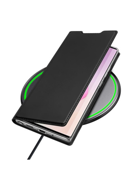 Samsung Note 20 flipfodral i svart på en trådlös laddare, med stängt lock