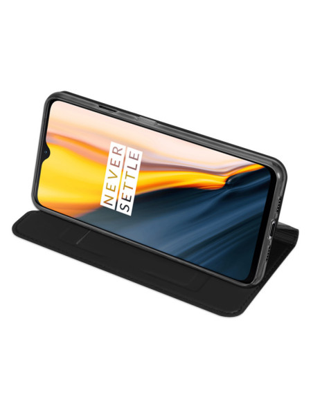 OnePlus 7 flipfodral i svart med telefonen synlig, stående i uppfällt läge