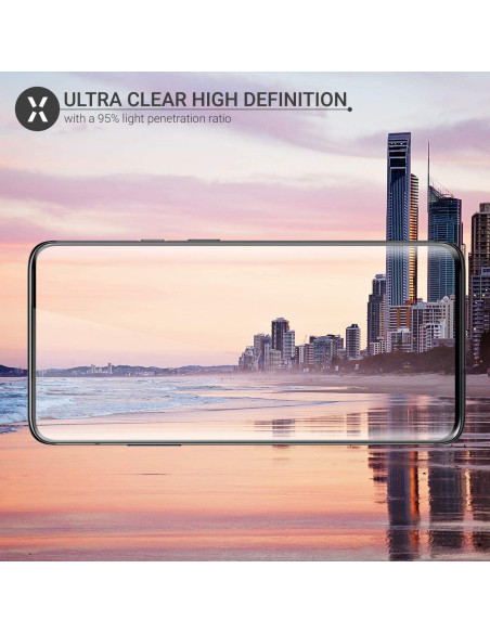 Detaljvy av OnePlus 9 med härdat glas, visar skärmens klarhet och design i en utomhusmiljö