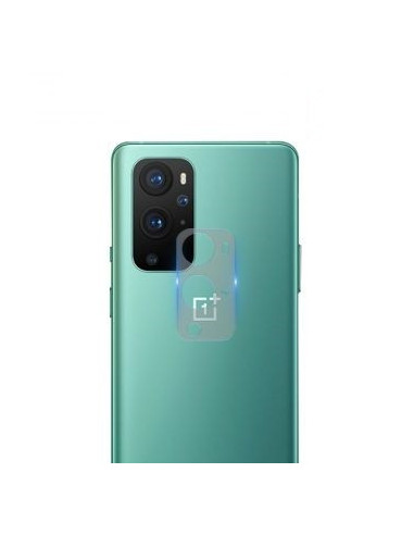 Kameralinsskydd monterat på baksidan av OnePlus 9 i grön färg