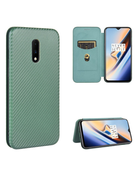 Grönt flipfodral för OnePlus 7 med kortfack och kolfiberdesign, öppet för visning av telefonens skärm