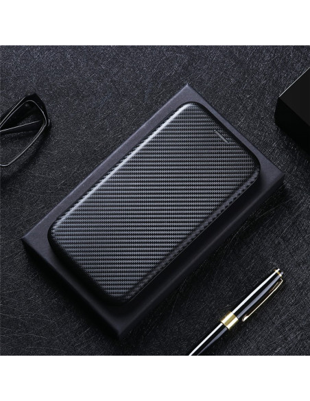 OnePlus 9 flipfodral med kolfiberdesign, sett ovanifrån på en svart yta